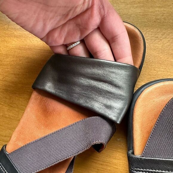 Gentle Souls Get Goin leather pewter and brown elastic strap sandal - Picture 5 of 10